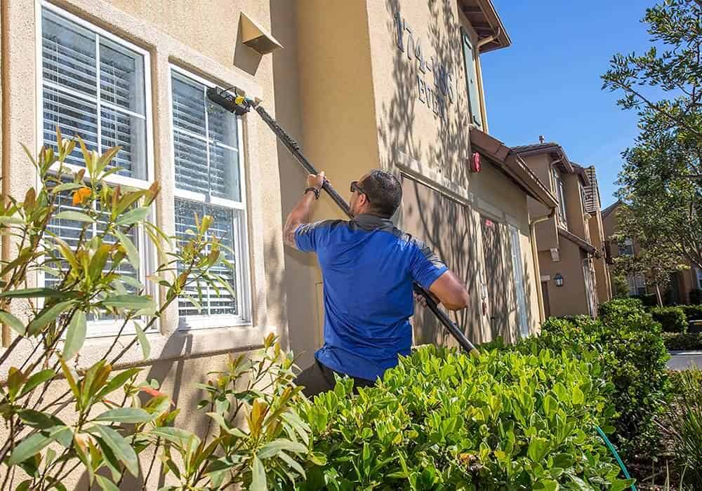 window service exterior cleaning